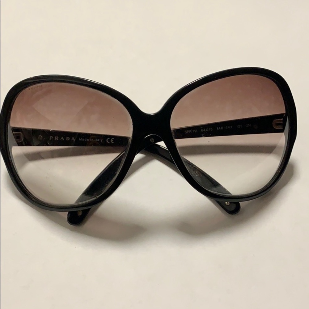 Black Prada large Frame round glasses